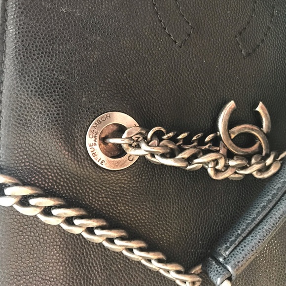 Authentic CHANEL Black Caviar Quilted tote - Picture 3 of 8